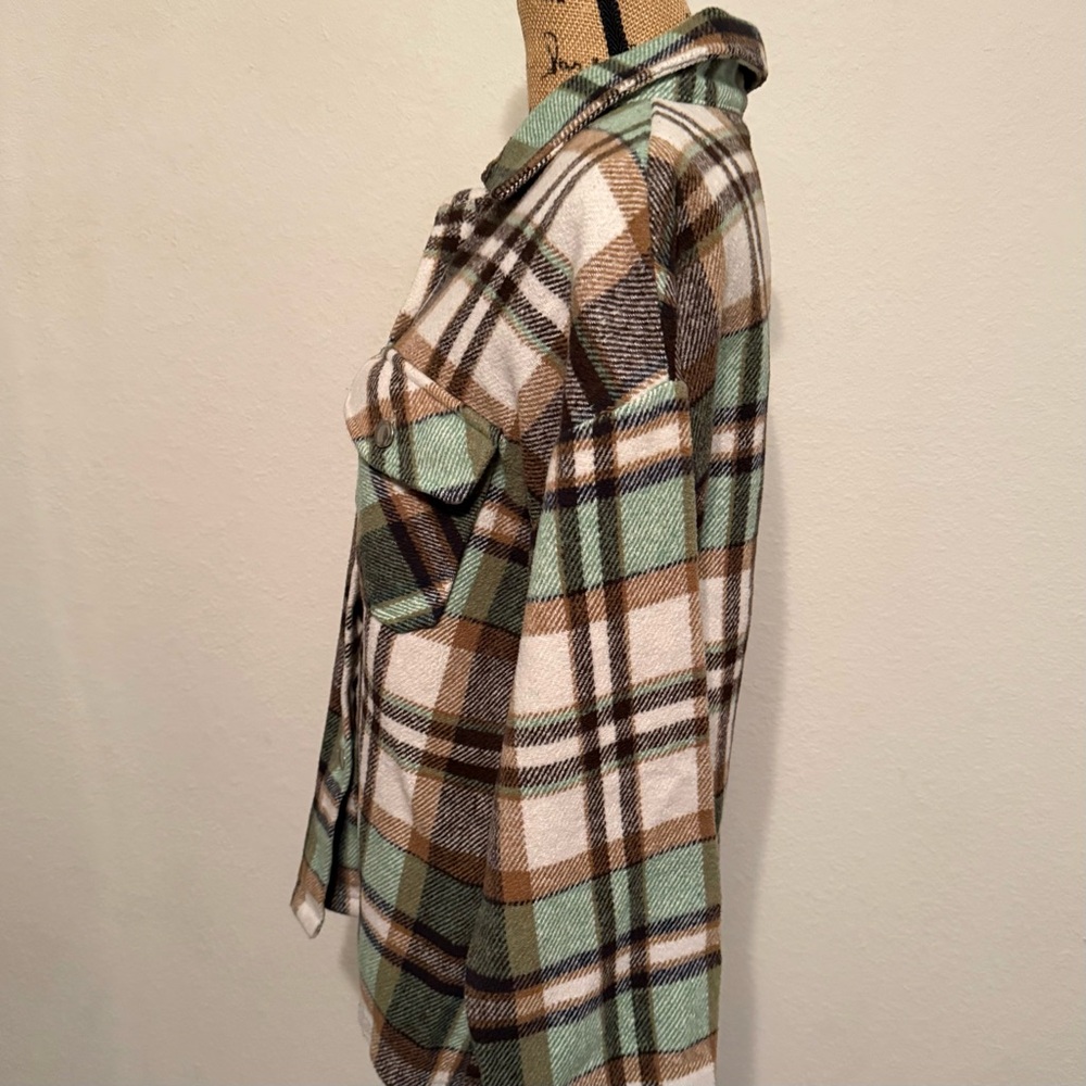 Flannel Shacket Button up large - Picture 4 of 12